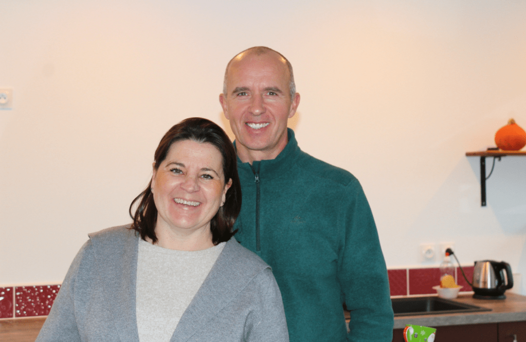 Les Gens d&rsquo;ici : À la rencontre de Stéphanie et Christian Leclerc et de leurs Chalets du Bois Blanc à Béville-le-Comte.