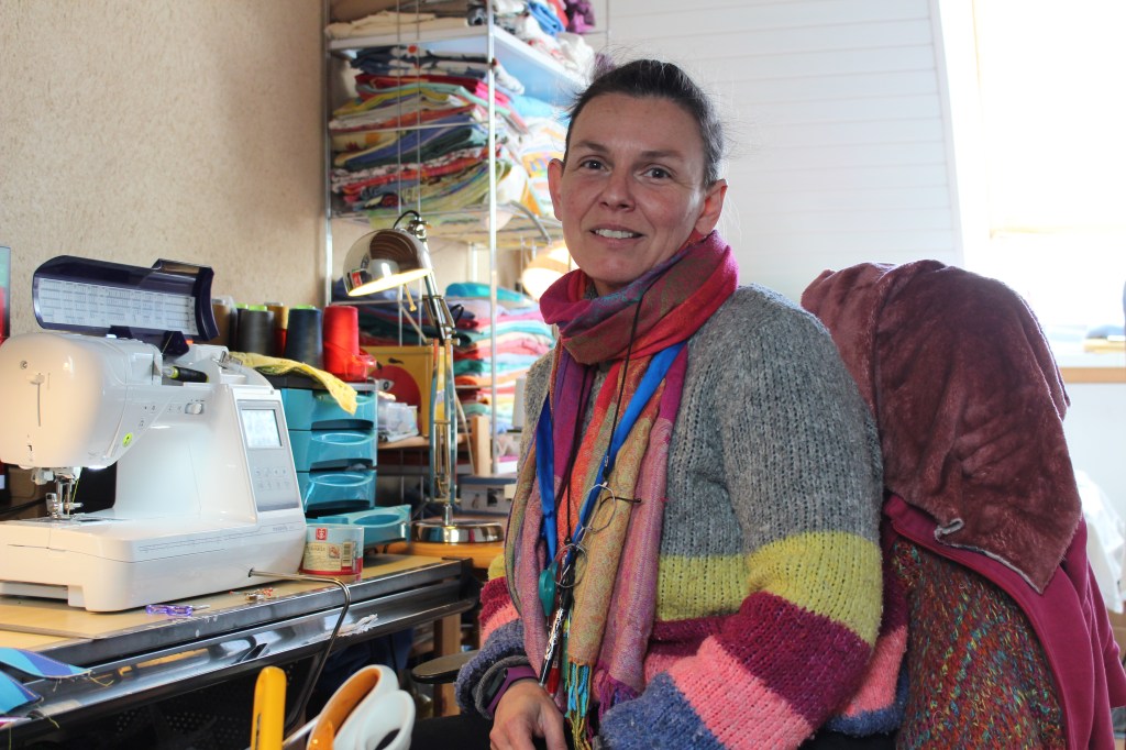 « Les Gens d’ici »: Isabelle Lachasse, créatrice de sacs et accessoires Crazy Patchwork à&nbsp;Nogent-le-Phaye