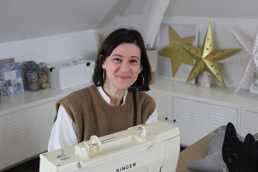 « Les Gens d’ici »: Laurence Beaujean, créatrice de coussins à&nbsp;Maintenon